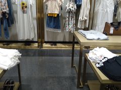 -URBAN REVIVO(济南世茂广场店)