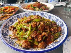 土干辣椒炒肉-瑶河山里菜