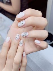 -小黑瓶美甲美睫