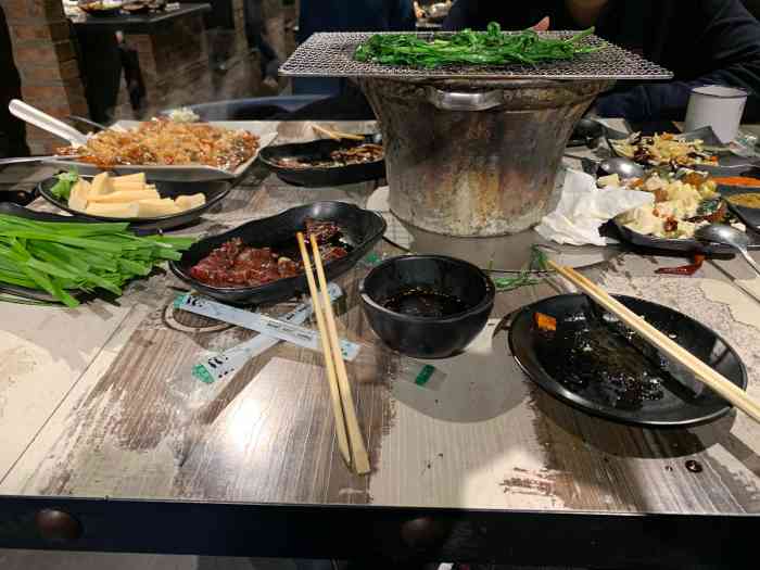 达龙烤肉(什刹海店)-"守在胡同边上,门口也就停个两三辆车的!建.