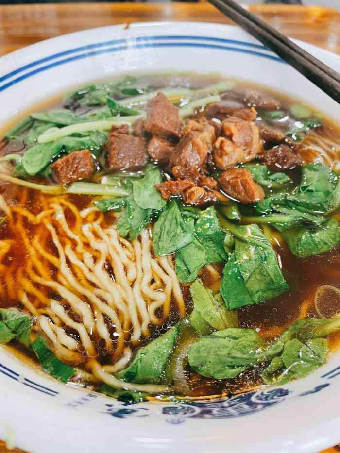 寅春老卤面-"位置:世贸花园附近的一家面店,生意很是不.