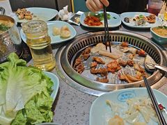 -金滏山烤肉·海鲜·火锅自助餐厅(襄阳万达店)