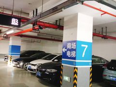 -绿地缤纷城-停车场