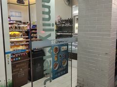 -全家便利店(襄阳南路店)