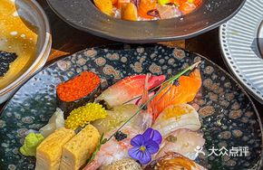Assorted Sushi Platter (10 Pieces)