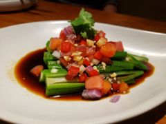 番茄酸辣秋葵-云海肴·汽锅鸡·云南菜(美罗城店)