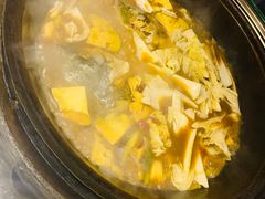柴锅炖水库鱼-姥家大锅台水库渔家