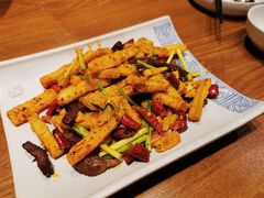 香辣藕条炒牛干巴-云海肴·汽锅鸡·云南代表菜(天山百盛优客店)