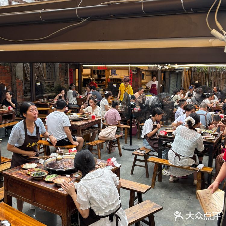 寻找成都不讲究环境只讲究味道的火锅店