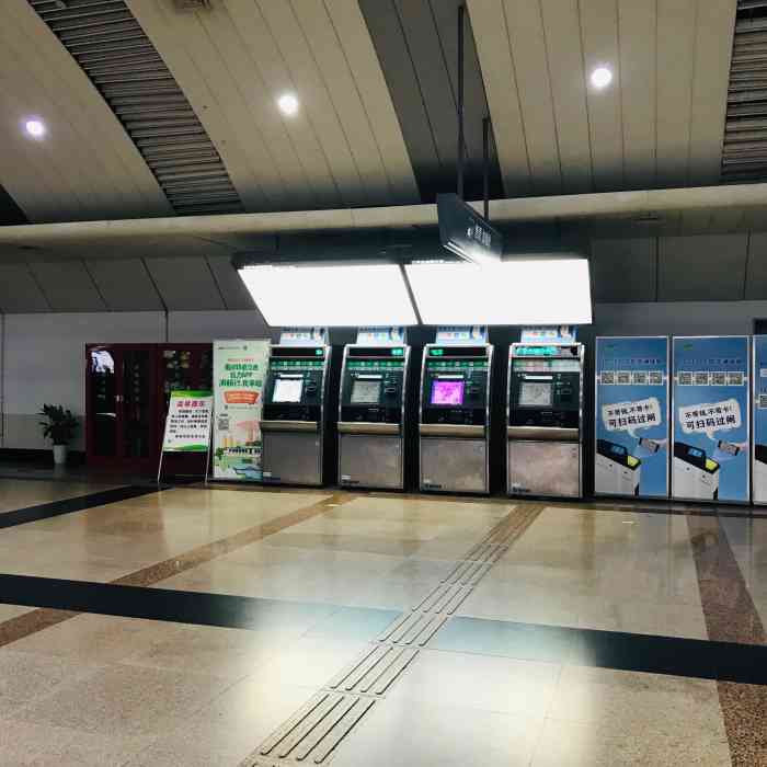 大坪(地铁站)-"大坪地铁站是轨道交通一号线和二号线其中的.