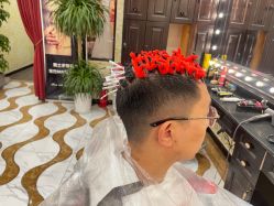 -东方先生国潮男士理发馆
