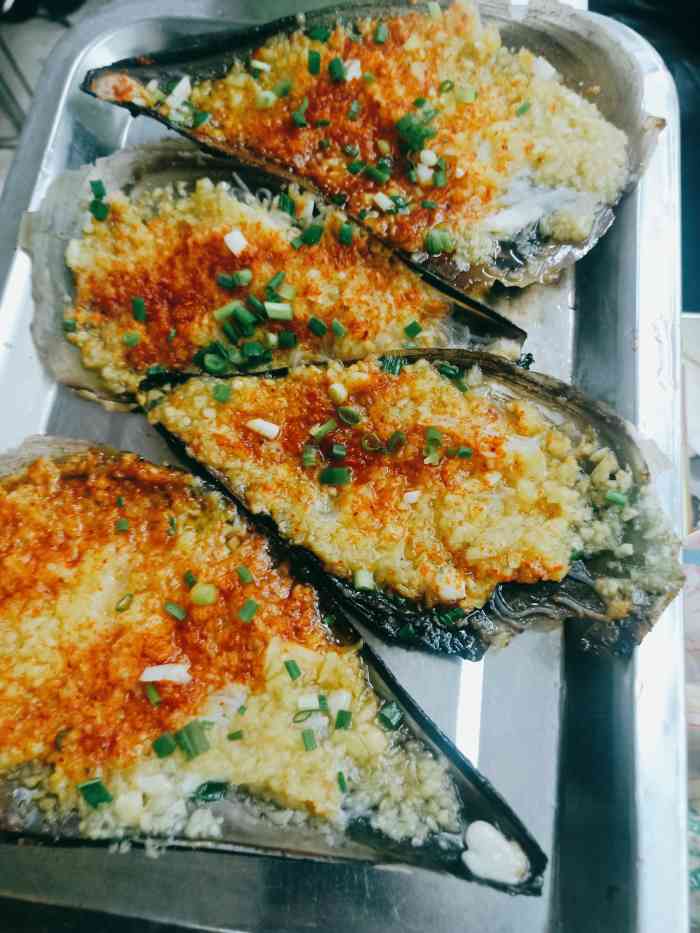 蚝鲜生湛江生蚝(上海路店)-"这家店应该是附近生意最好的烧烤店,可惜