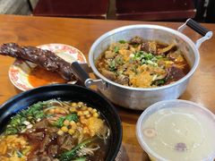 -爆炸头阿姨小四川正宗川味小吃(无任何分店)
