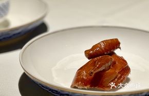 Glass-crusted Lemongrass Shi Qi Milk Pigeon