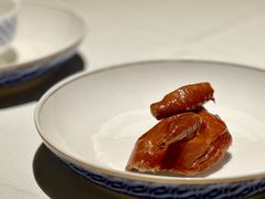 玻璃脆皮香茅石岐乳鸽-炳胜私厨(万象前海店)