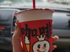 -蜜雪冰城(万达广场外B号门门口外集装箱店)