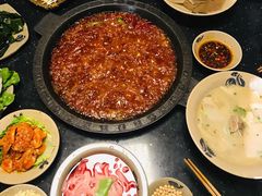 -茅草房·河畔园林火锅