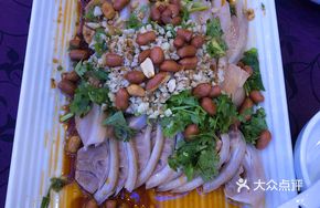 Steamed Pork Trotter with Shallot and Ginger