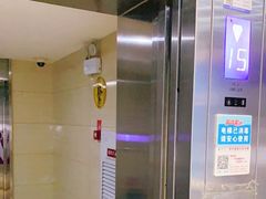 -提一眼镜·蔡司·依视路(小寨店)