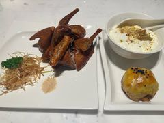 吊烧脆皮乳鸽-珍呈中餐厅•粤川淮扬新疆(乌鲁木齐康莱德酒店)
