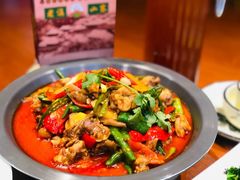 -老滇山寨•云南特色菜•地方菜•民族风情歌舞表演(金碧店)