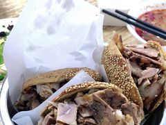 烧饼夹肘子肉-老四烧饼铺(丽源路店)