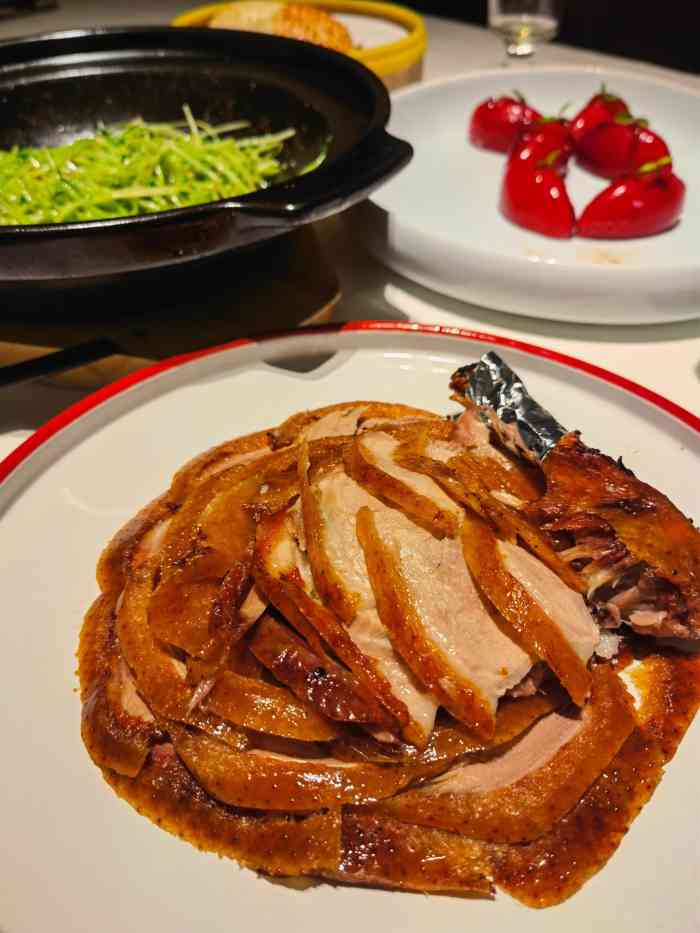 荣记烤鸭(市图书馆店)-"家门口的烤鸭,绝对的点赞,因为它打破了传.