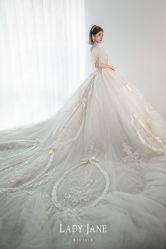 -Lady  Jane高端婚纱礼服馆