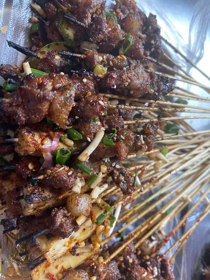 贵阳姚良立竹签酱爆烤肉-"街头美食把把烧,小肉串很入味,甚至于有点.