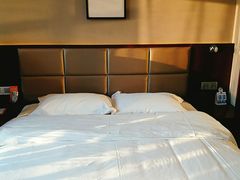 -铂逸梦秦酒店(横店梦幻谷店)