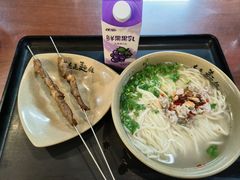 -亮亮面馆(经六路店)