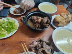 -宝瑞门钉肉饼店