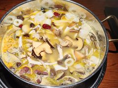 -花菇朵·云山雀 ll 野生菌锅·野果酸汤·精品滇菜(万柳店)