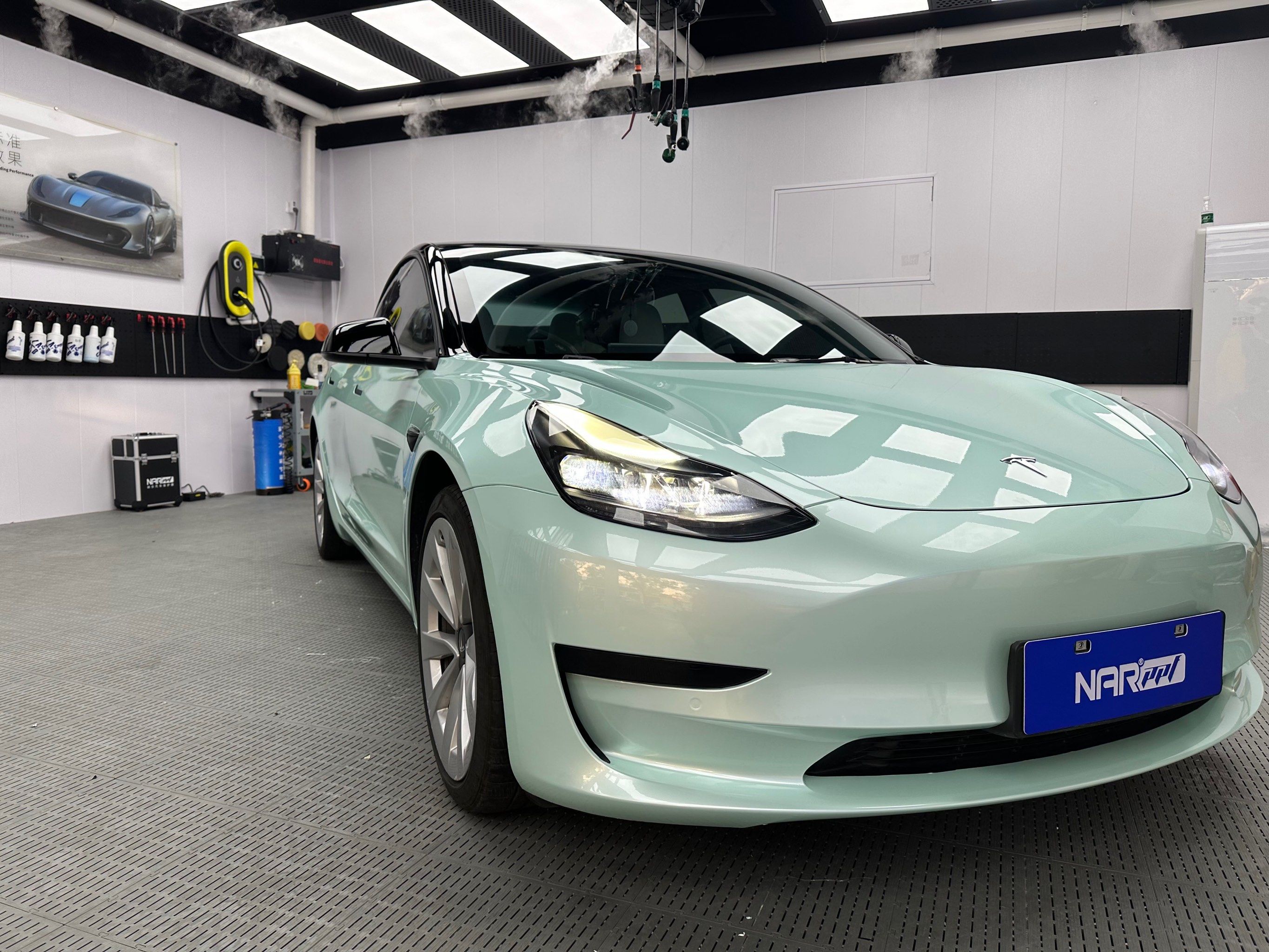 特斯拉model 3改色 马卡龙月光玉