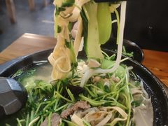 -丽虹云南过桥米线(兴工街店)
