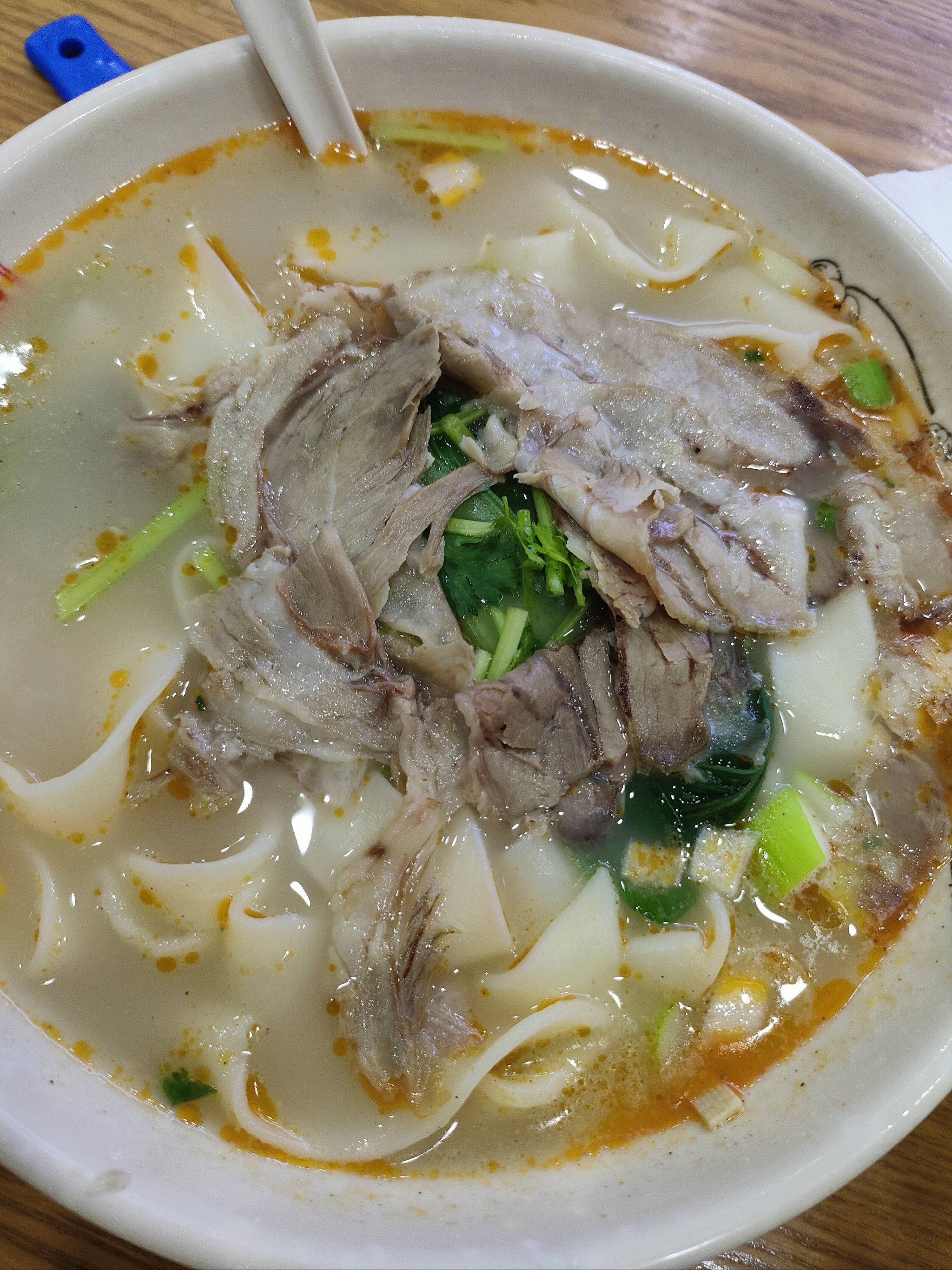 暖心暖胃的羊肉汤面