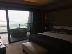 -上海滴水湖皇冠假日酒店