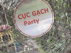 -Cuc Gach Quan Restaurant