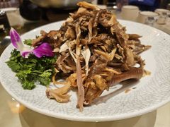 -帅巴人舅母子腊蹄民俗村