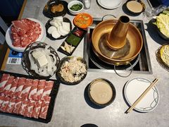 -洞庭洲·防空洞火锅·铜锅涮肉·烧烤(新百广场店)