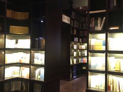 -钟书阁(松江泰晤士小镇店)