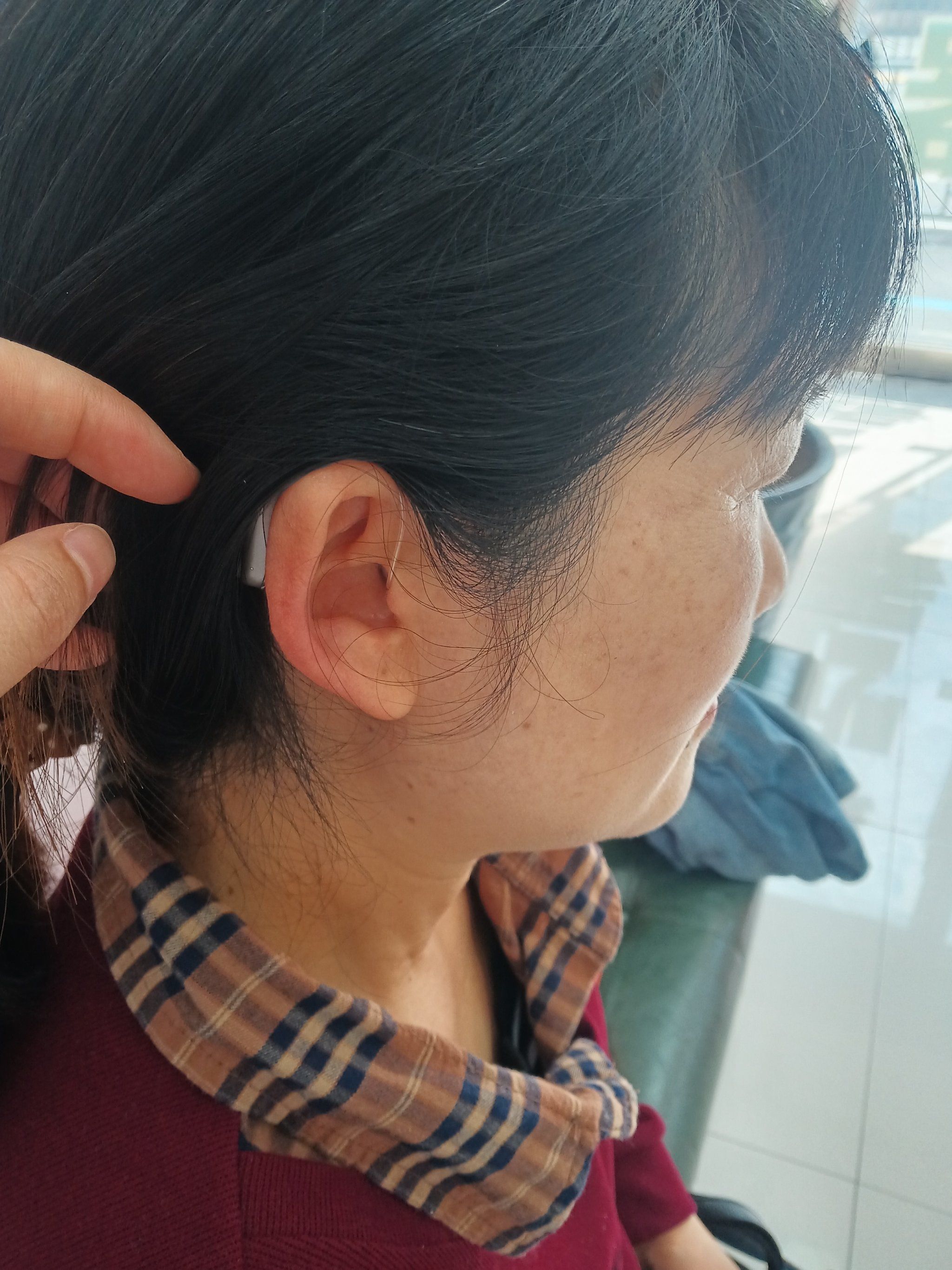 外置受话器式助听器佩戴起来小巧隐形舒