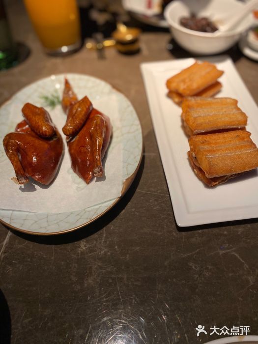 新荣记(BFC外滩金融中心店)脆皮乳鸽图片