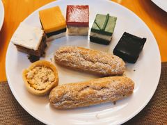 -上海西藏大厦万怡自助餐厅(徐汇店)