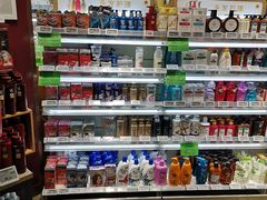 -中百仓储超市有限公司(越秀星汇维港店)