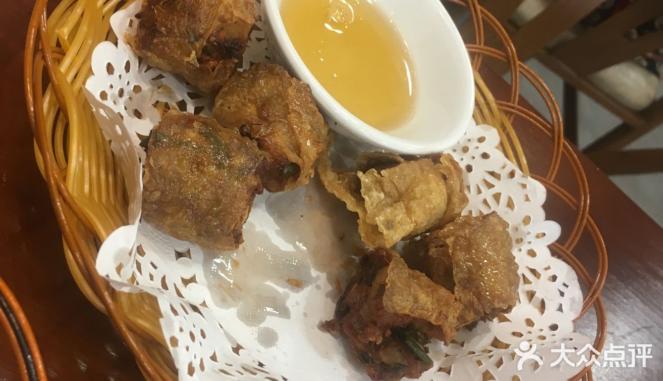把招牌小吃都点上了,豆浆很浓,根据自己的口味加糖