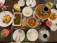 -Chom Cafe and Restaurant