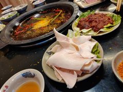 -茅草房·河畔园林火锅
