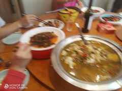 -有红鸡毛店·川菜(建设路店)