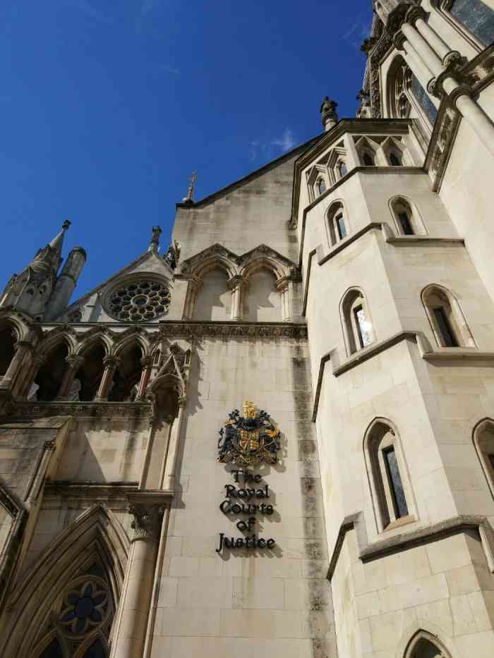 皇家法庭-"庄严,建筑十分壮观,周围不少似乎是法学院.